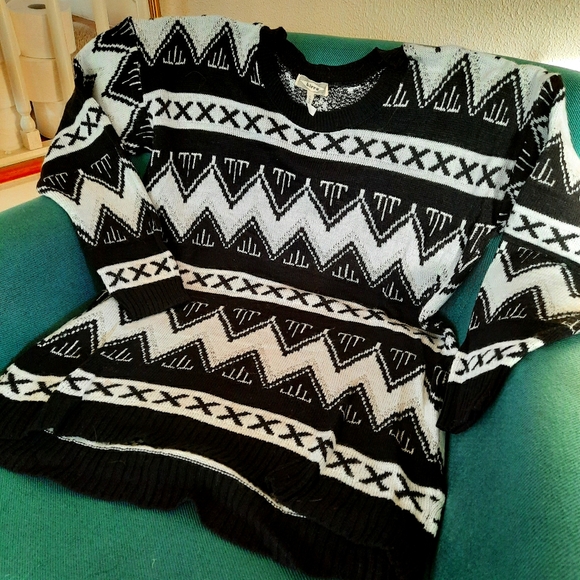 Woman's sweater - Picture 1 of 4